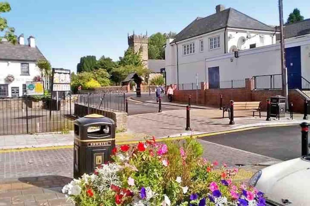 Spacious 2 Bed Apartment, Close To Village Shops Cardiff Exteriér fotografie