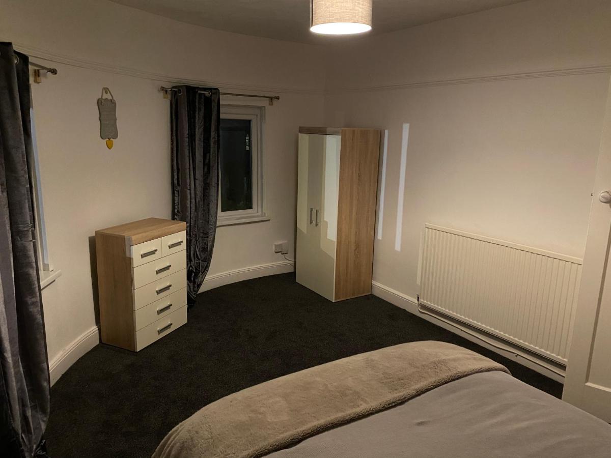 Spacious 2 Bed Apartment, Close To Village Shops Cardiff Exteriér fotografie